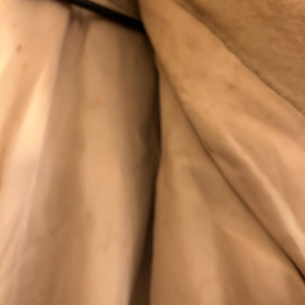 Elegant Beige Fur Coat - Picture 5 of 11